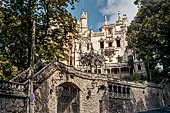 La Quinta da Regaleira, progettata nel 1904 dall'architetto italiano Luigi Manini nel centro storico di Sintra, Portogallo.